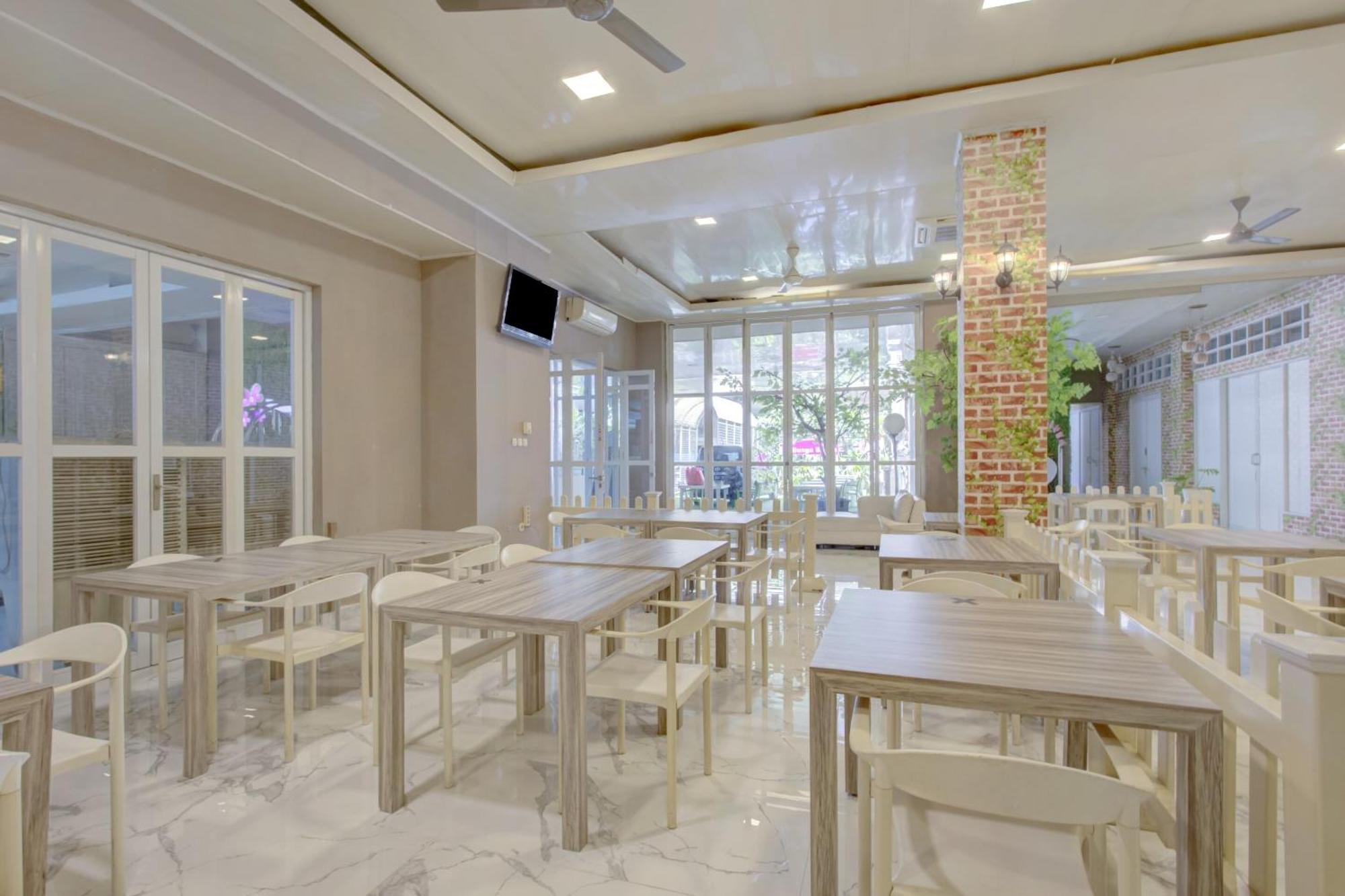 Hotel O Gambir Near Juanda Station Formerly Bunga Dahlia Jakarta Eksteriør billede