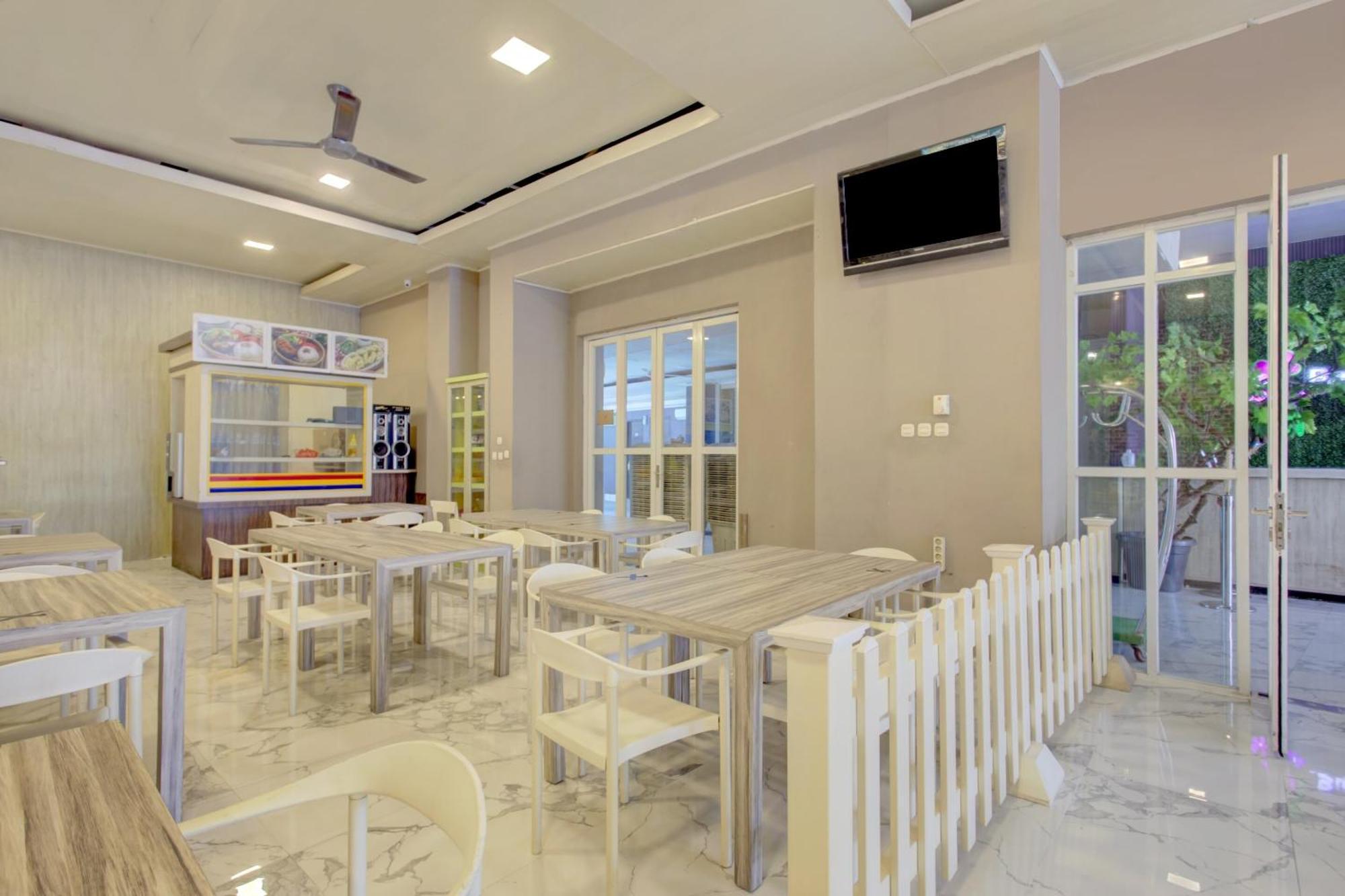 Hotel O Gambir Near Juanda Station Formerly Bunga Dahlia Jakarta Eksteriør billede